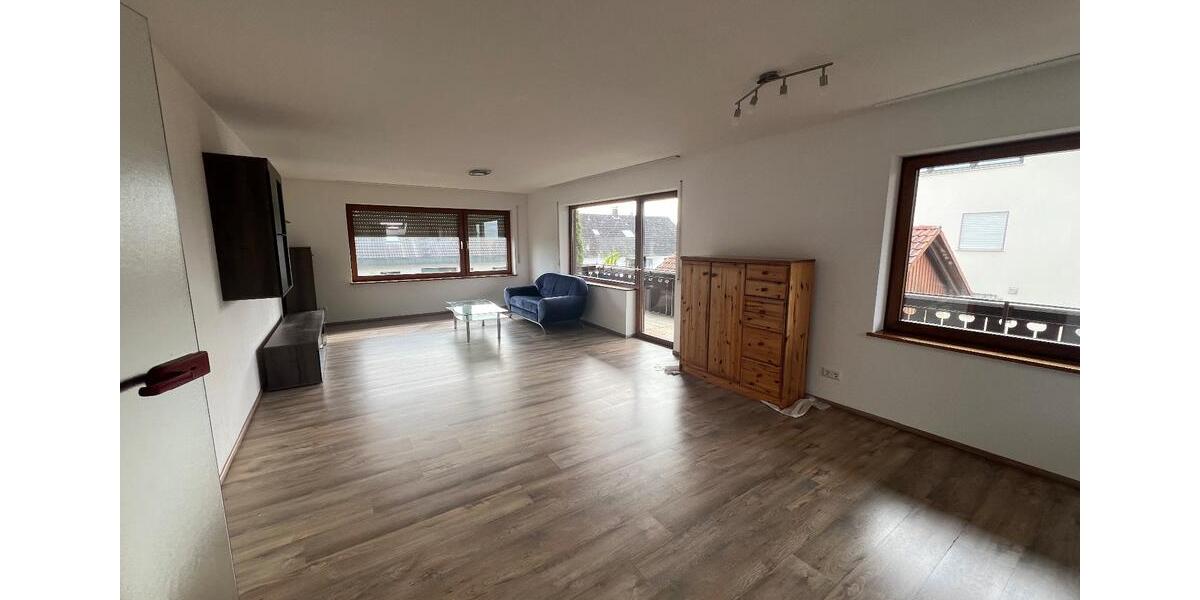 Dachgeschoßwohnung Neustetten - 3.5 Zimmer, 110 m&sup2;, 1.100&euro; | Angebot:24658937