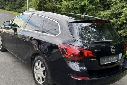 Opel Astra J Sports Tourer 126.500 km 2.950 &euro; Stuttgart 70173