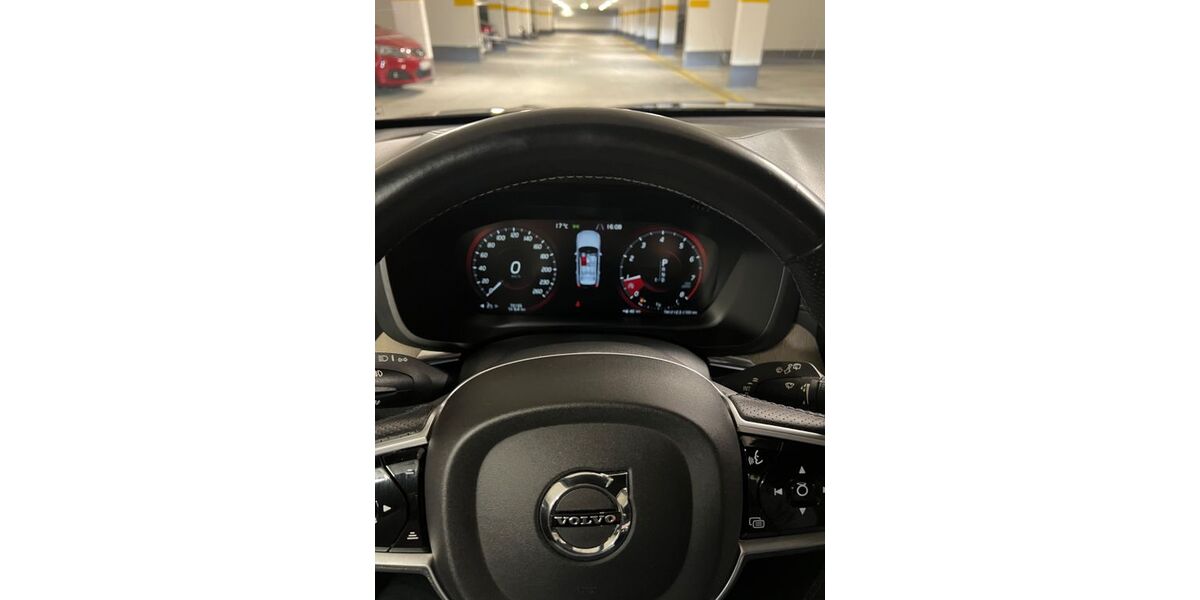 Volvo XC60 72.155 km 28.750 &euro; Stuttgart 70376