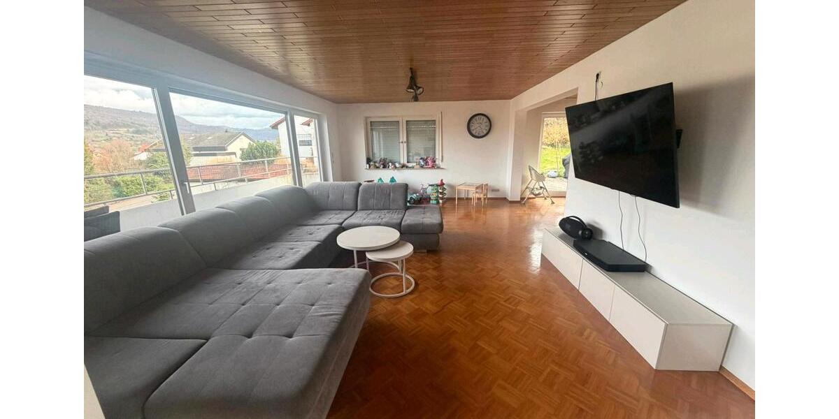 Einfamilienhaus Pfullingen - 8 Zimmer, 250 m&sup2;, 2.000&euro; | Angebot:25944485