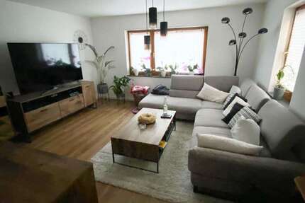 Wohnung Hülben - 3 Zimmer, 75 m&sup2;, 900&euro; | Angebot:27104358