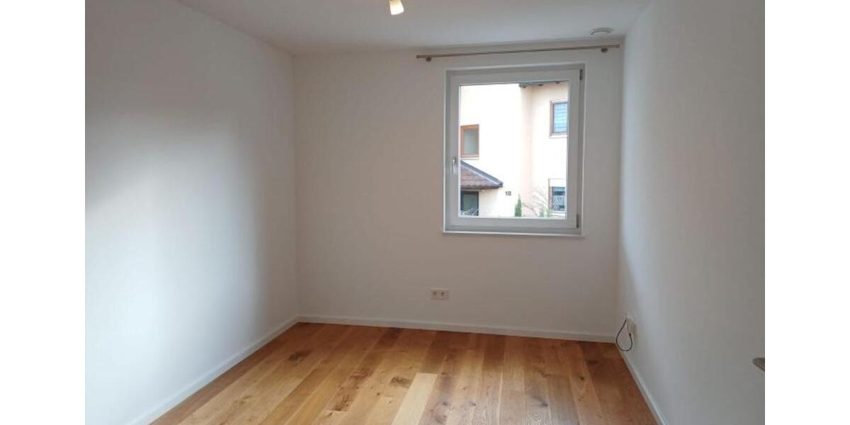 Dachgeschoßwohnung Filderstadt - 4.5 Zimmer, 150 m&sup2;, 2.500&euro; | Angebot:25821677