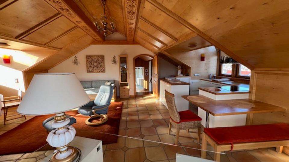 Dachgeschoßwohnung Ostelsheim - 2 Zimmer, 1.000&euro; | Angebot:22979697