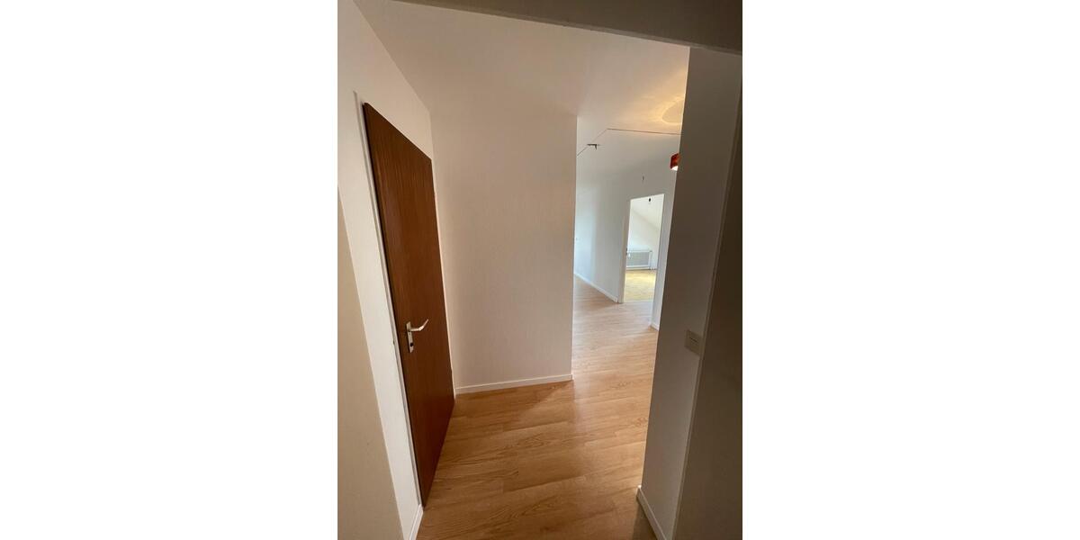 Dachgeschoßwohnung Bondorf - 3 Zimmer, 75 m&sup2;, 1.300&euro; | Angebot:26034133