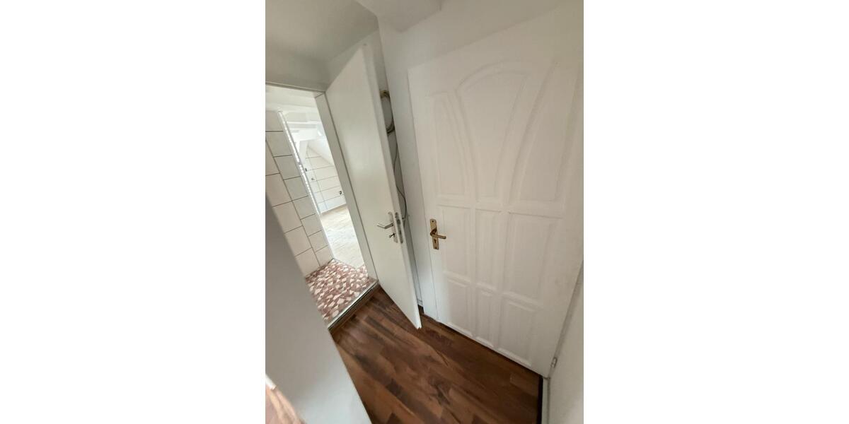Dachgeschoßwohnung Lichtenstein - 4 Zimmer, 9 m&sup2;, 970&euro; | Angebot:26267575