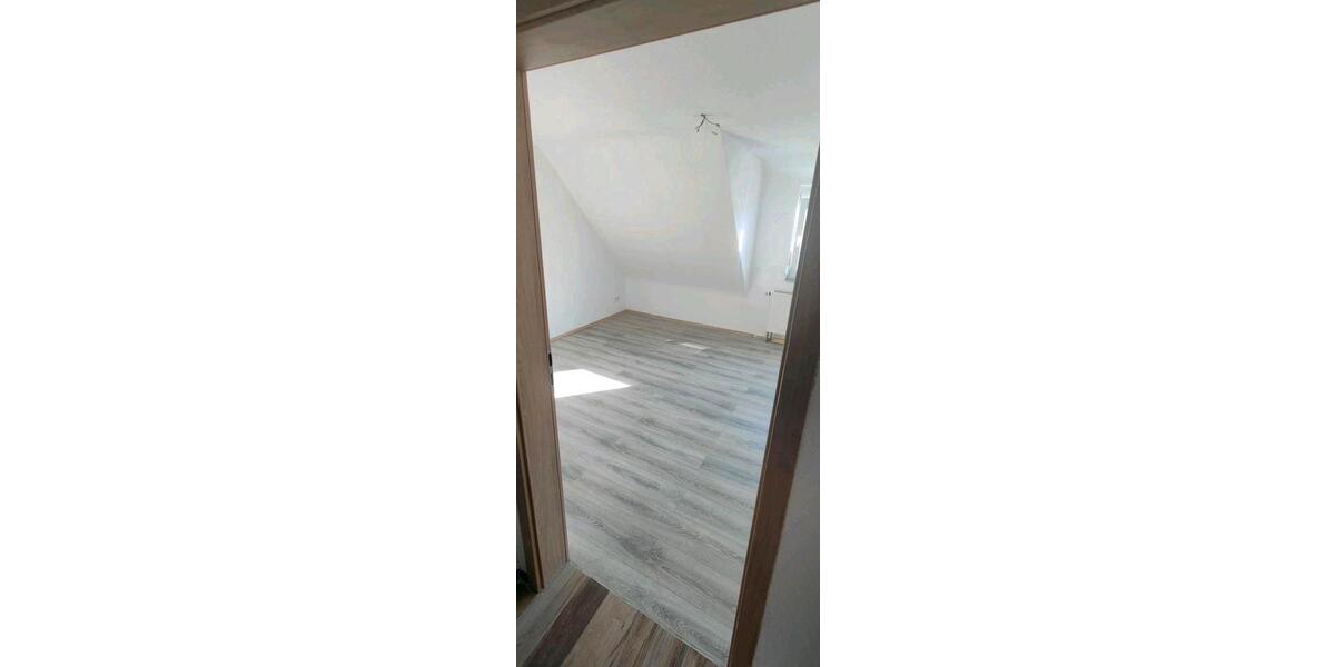 Etagenwohnung Ebhausen - 7 Zimmer, 120 m&sup2;, 1.400&euro; | Angebot:26481755