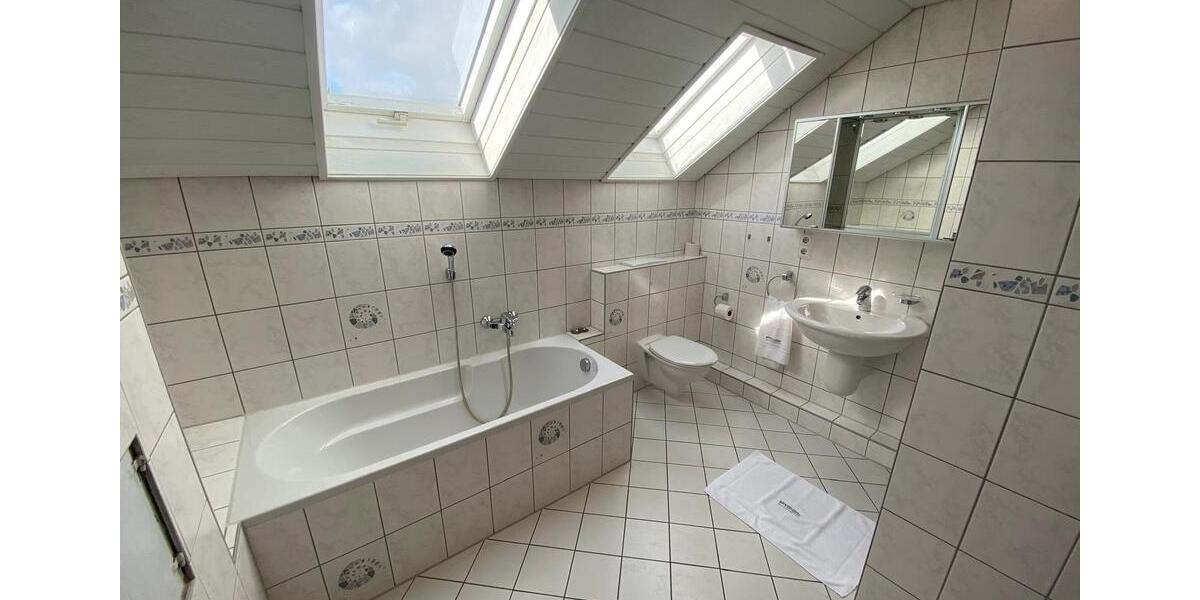 Dachgeschoßwohnung Sindelfingen - 3 Zimmer, 62 m&sup2;, 1.150&euro; | Angebot:25414574