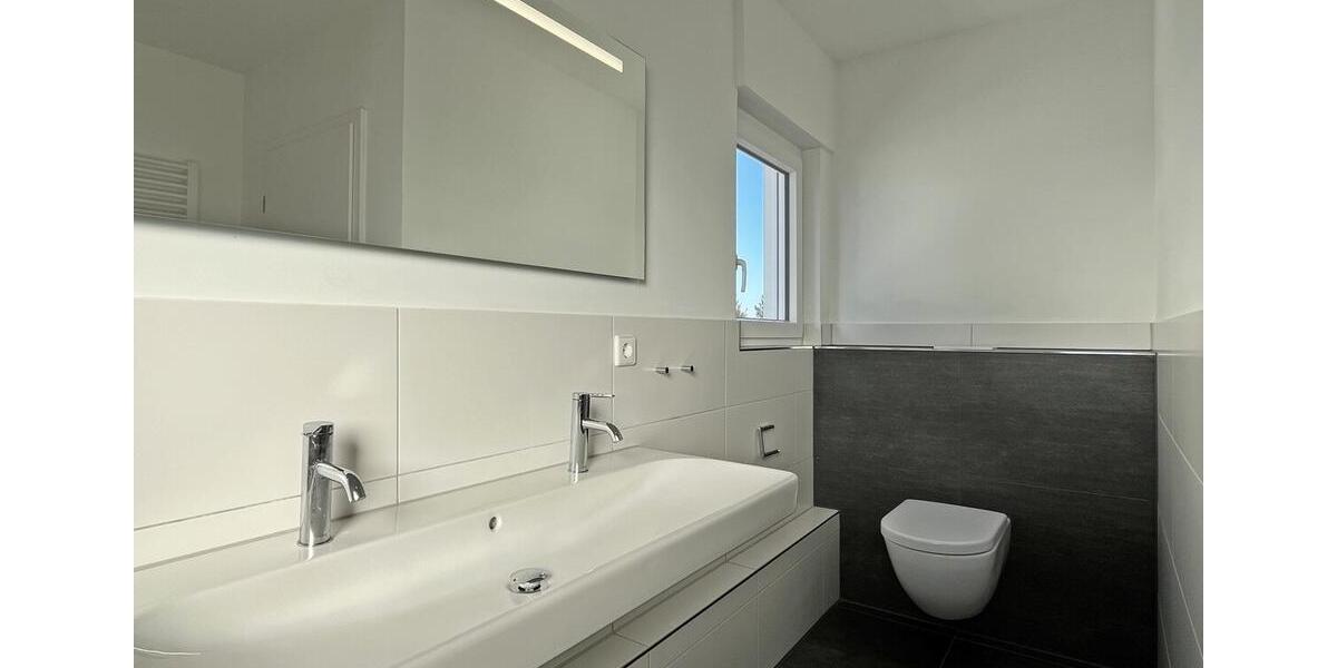 Einfamilienhaus Reutlingen Reutlingen (Kernstadt) - 4.5 Zimmer, 140 m&sup2;, 2.200&euro; | Angebot:25142351