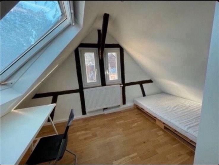 Dachgeschoßwohnung Stuttgart Stuttgart-Süd - 5 Zimmer, 100 m&sup2;, 500&euro; | Angebot:25887861