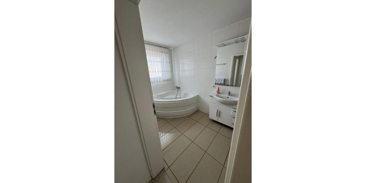 Etagenwohnung Ofterdingen - 4 Zimmer, 100 m&sup2;, 1.300&euro; | Angebot:25963170