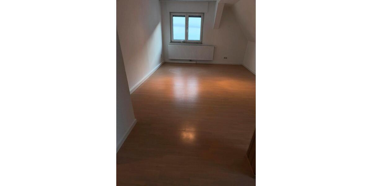 Etagenwohnung Weil der Stadt - 4 Zimmer, 140 m&sup2;, 1.900&euro; | Angebot:25057532