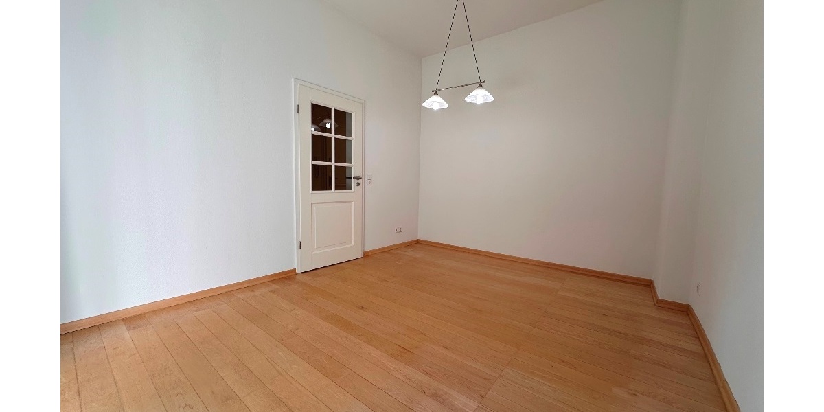 Gepflegte 3-Zi.-Altbauwohnung mit Balkon und großer Terrasse in Stuttgart-West - Erdgeschoßwohnung Stuttgart Stuttgart-West (Stadtbezirk) | Angebot:27505240