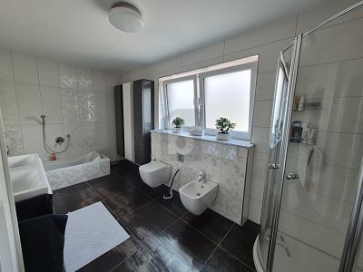 NATURIDYLLE TRIFFT AUF HÖCHSTEN WOHNKOMFORT - Einfamilienhaus Nagold | Angebot:26959830