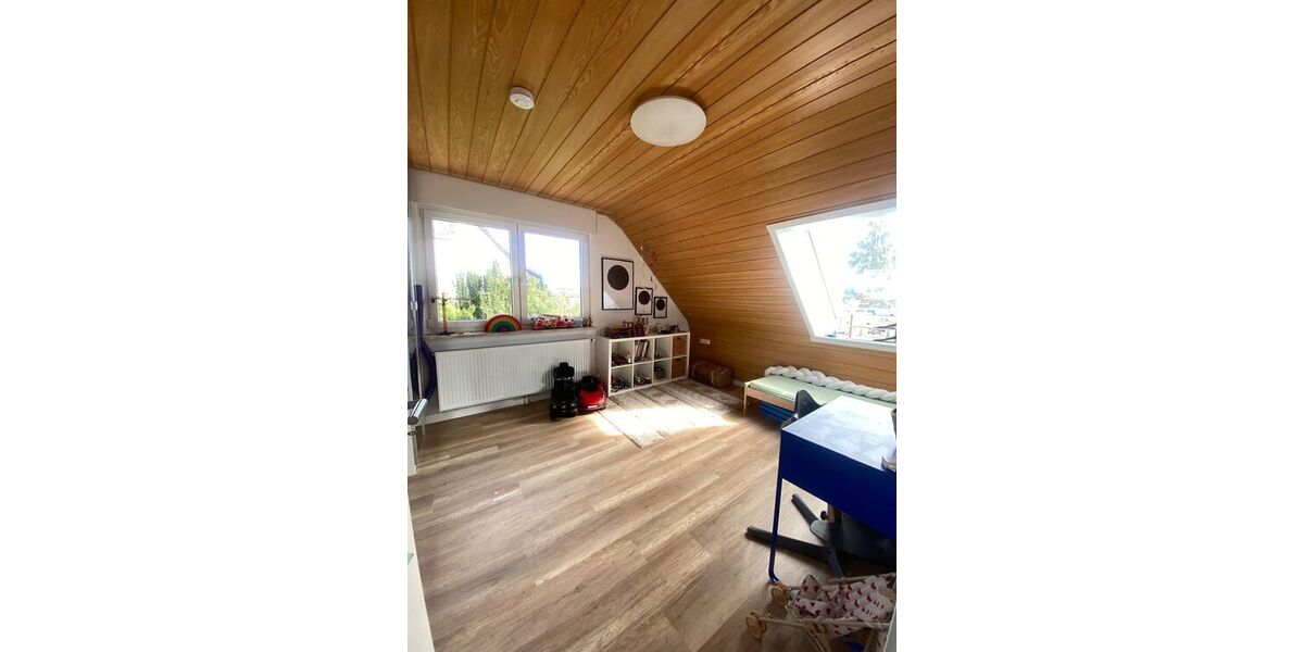 Moderne, großzügige Wohnung mit 5,5 Zimmern, Balkon, Terasse, EBK in Sindelfingen - Etagenwohnung Sindelfingen | Angebot:27493333
