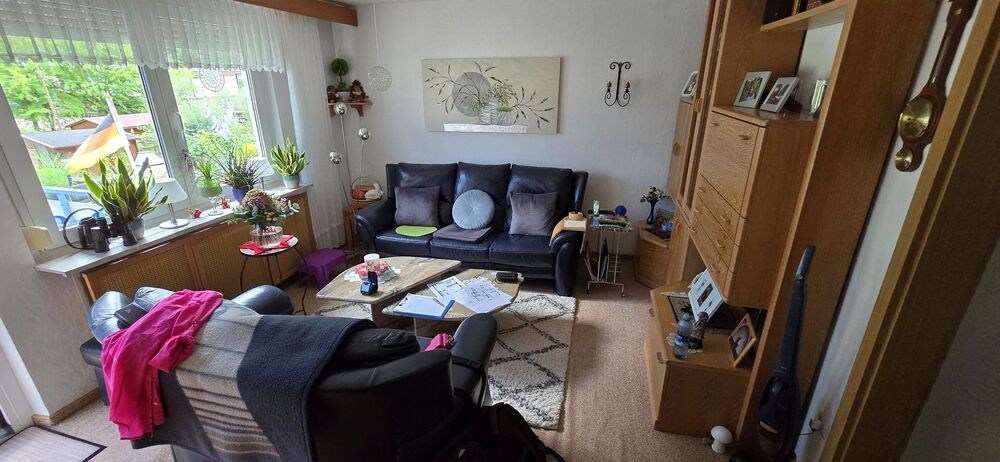 Gepflegte Doppelhaushälfte als 2-Familienhaus mit großem Garten & Weitblick - Einfamilienhaus Bad Urach | Angebot:27500597