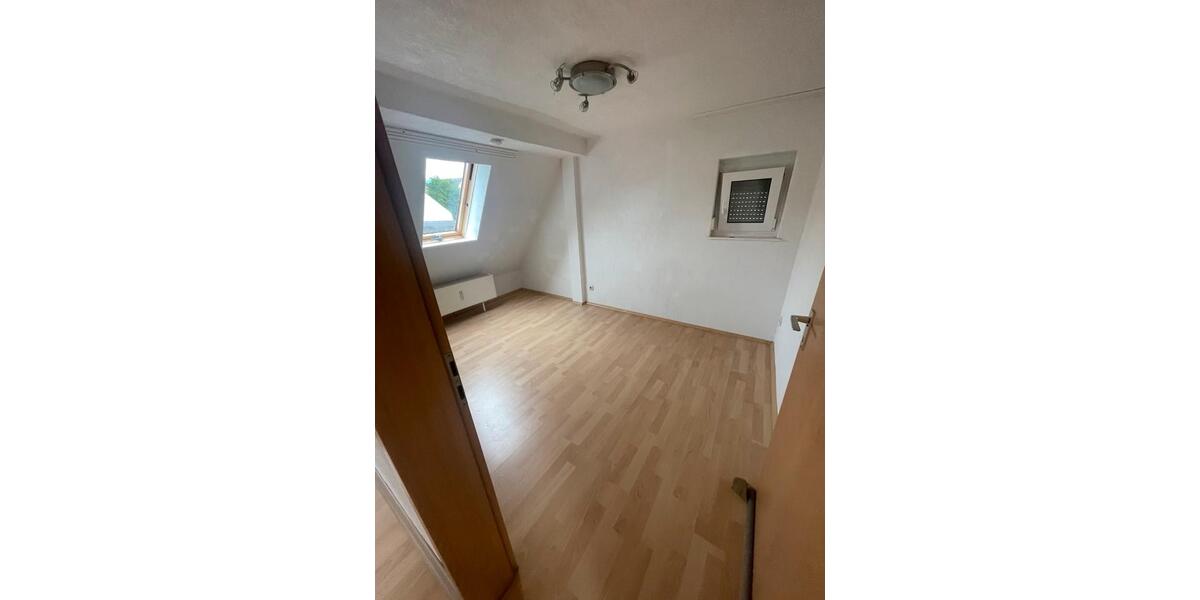 Dachgeschoßwohnung Gäufelden - 3 Zimmer, 73 m&sup2;, 1.200&euro; | Angebot:24257038