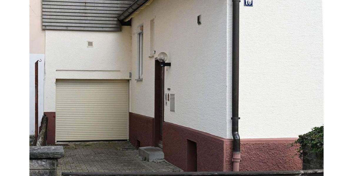 Einfamilienhaus Bad Urach - 5 Zimmer, 143 m&sup2;, 375.000&euro; | Angebot:25804260