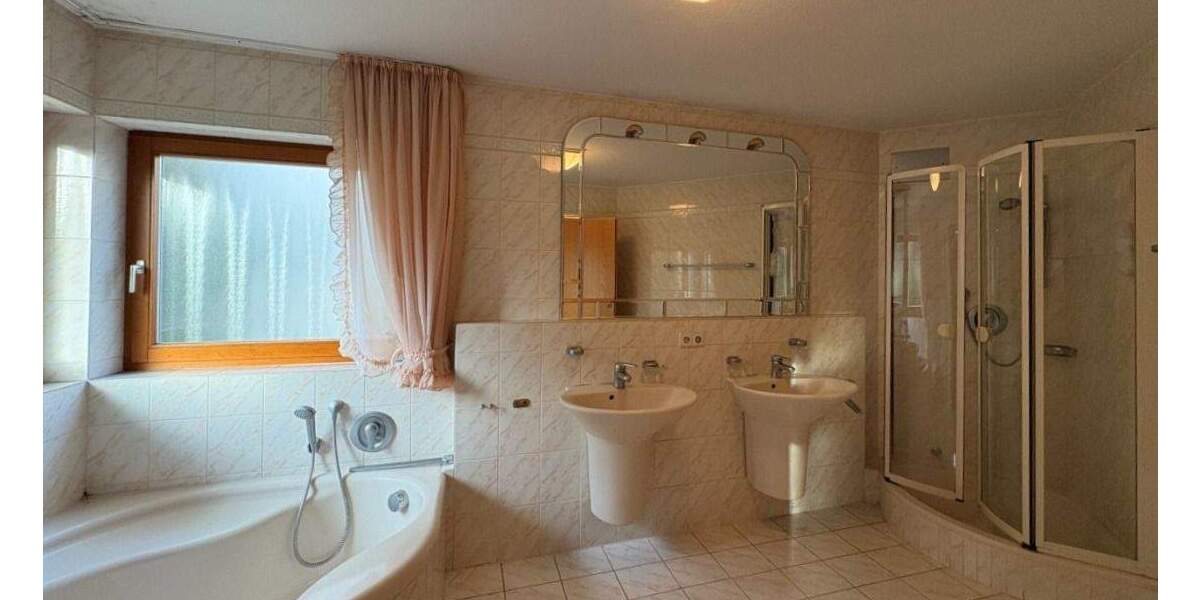 Einfamilienhaus Herrenberg - 8 Zimmer, 216 m&sup2;, 985.000&euro; | Angebot:25748797