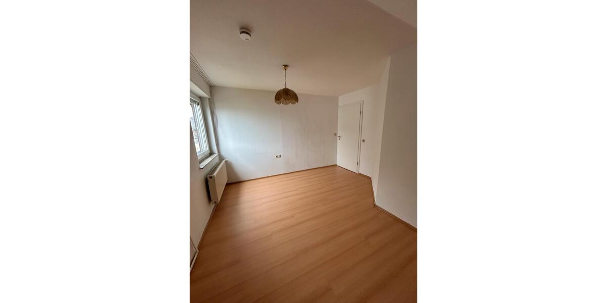 Dachgeschoßwohnung Bisingen - 4 Zimmer, 90 m&sup2;, 1.100&euro; | Angebot:25612096