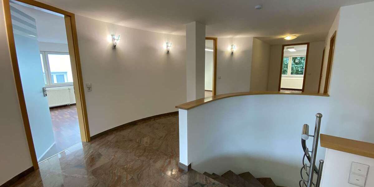 Etagenwohnung Filderstadt-Bonlanden Bonlanden - 8 Zimmer, 261 m&sup2;, 3.300&euro; | Angebot:25915536