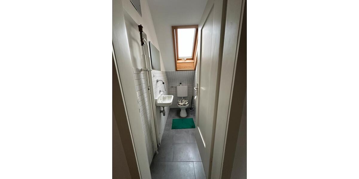 Dachgeschoßwohnung Nürtingen - 4 Zimmer, 69 m&sup2;, 1.030&euro; | Angebot:25806195