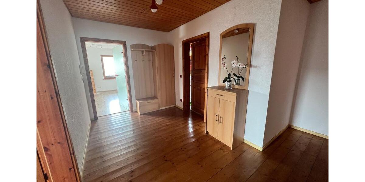 Dachgeschoßwohnung Neustetten - 3.5 Zimmer, 110 m&sup2;, 1.100&euro; | Angebot:24658937