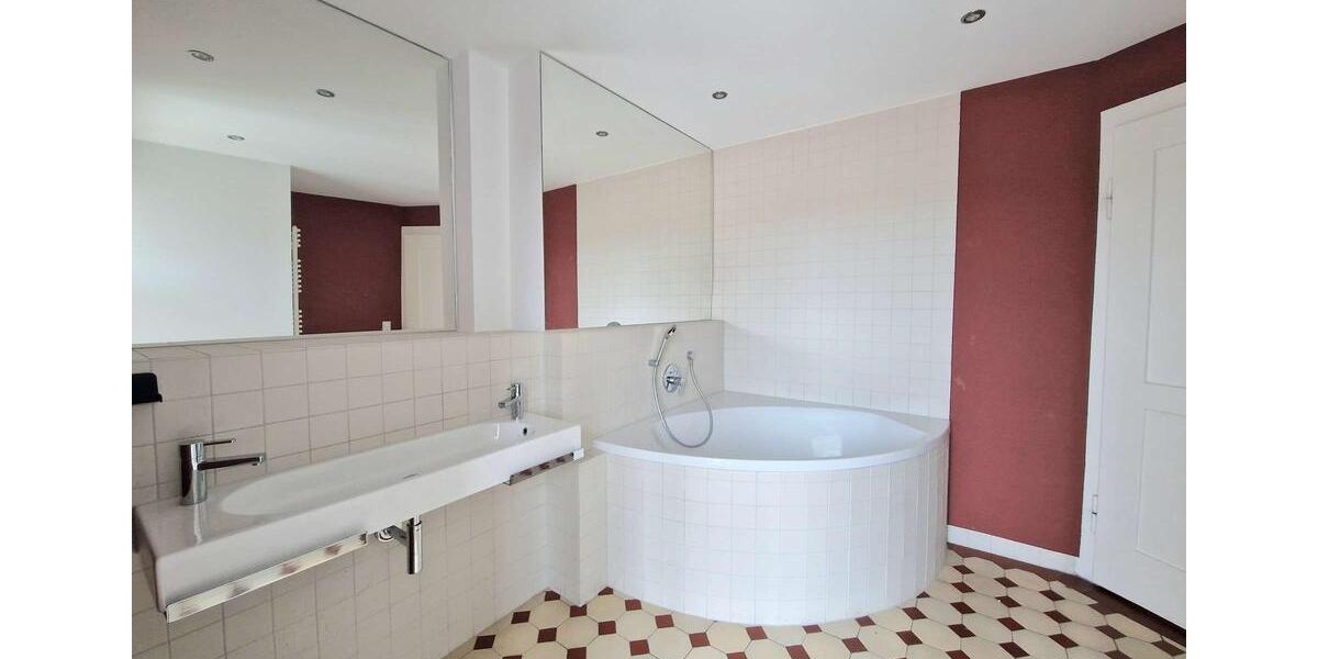 Dachgeschoßwohnung Stuttgart Stuttgart-Mitte - 5 Zimmer, 134 m&sup2;, 2.796&euro; | Angebot:25806143