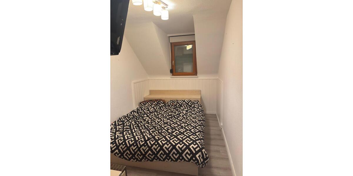 Dachgeschoßwohnung Stuttgart Stuttgart-Süd - 3.5 Zimmer, 75 m&sup2;, 1.090&euro; | Angebot:25896088