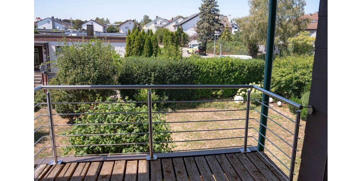 Großzügiges, gepflegtes Reihenhaus für Familien mit Studio, Garage und sonnigem Garten - Einfamilienhaus Gärtringen Rohrau | Angebot:27208429