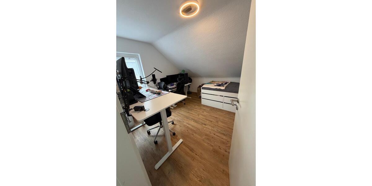 Dachgeschoßwohnung Jettingen - 3 Zimmer, 66 m&sup2;, 1.250&euro; | Angebot:25131334