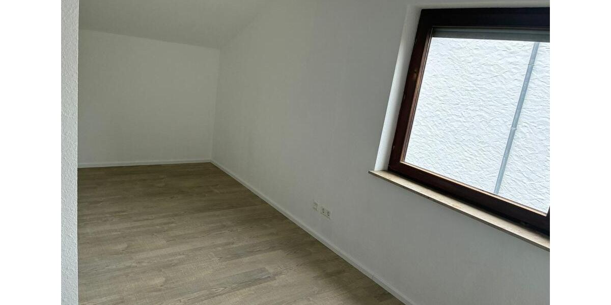 Dachgeschoßwohnung Steinenbronn - 4 Zimmer, 88 m&sup2;, 1.300&euro; | Angebot:25924862