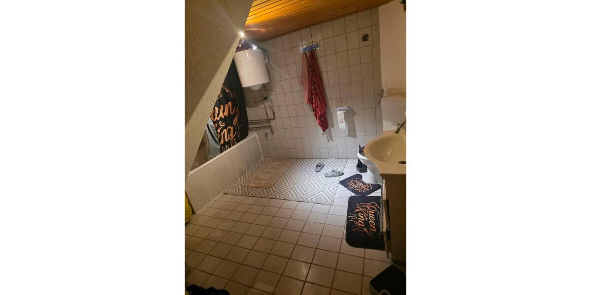 Etagenwohnung Rottenburg am Neckar - 4 Zimmer, 120 m&sup2;, 850&euro; | Angebot:25905671