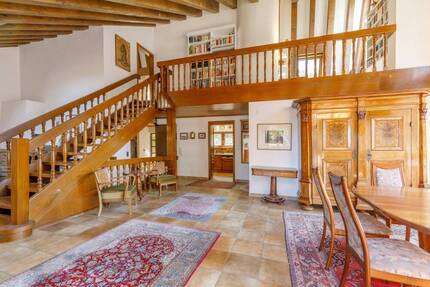 Haus Stuttgart Feuerbach - 6 Zimmer, 228 m&sup2;, 1.295.000&euro; | Angebot:25749365