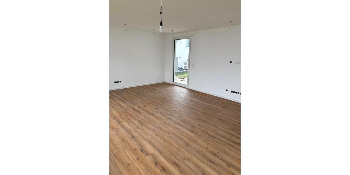 Erdgeschoßwohnung Mössingen - 4.5 Zimmer, 150 m&sup2;, 1.800&euro; | Angebot:26200102