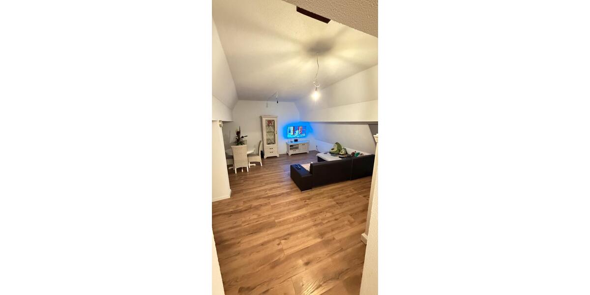 Dachgeschoßwohnung Rottenburg am Neckar - 3 Zimmer, 73 m&sup2;, 700&euro; | Angebot:25483448