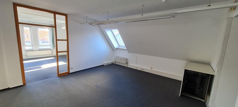 Dachgeschoßwohnung Leinfelden-Echterdingen Echterdingen - 7 Zimmer, 190 m&sup2;, 465.000&euro; | Angebot:27166108