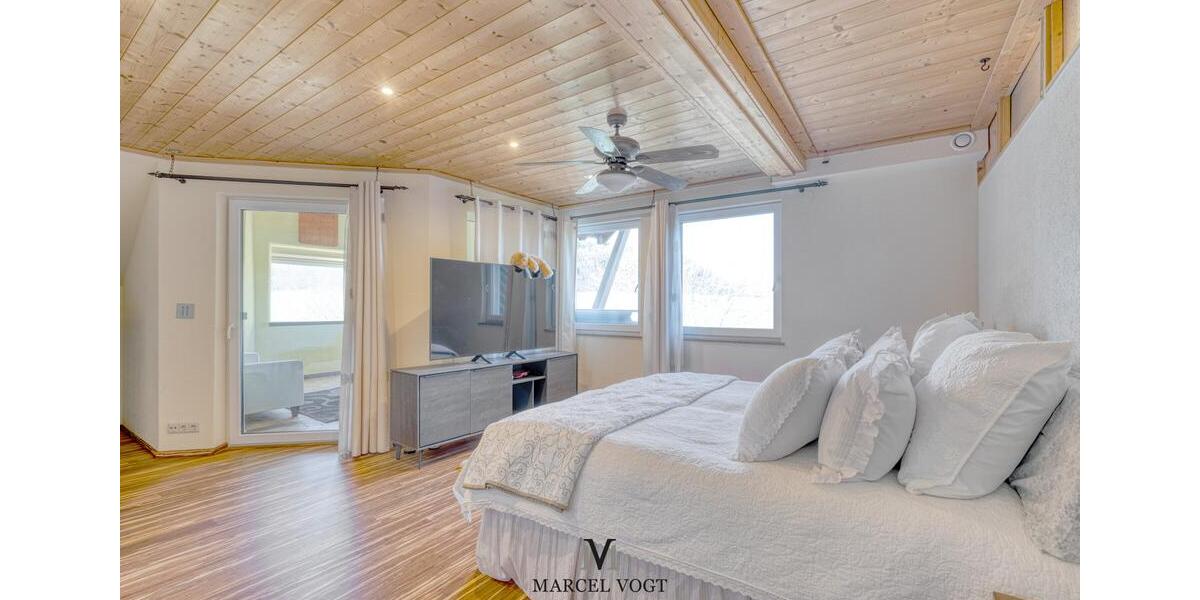 Einfamilienhaus Hülben - 8.5 Zimmer, 337 m&sup2;, 4.620&euro; | Angebot:23816966